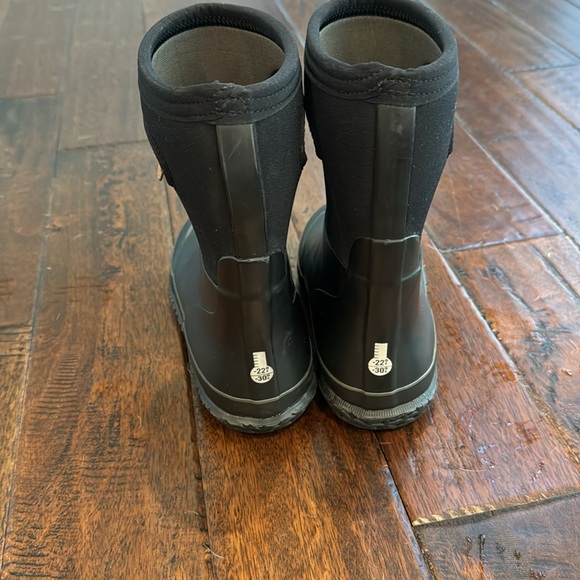 Like new Bogs Classic Rubber Grasp Handle Waterproof Insulated Rain Snow Boots - Picture 4 of 6